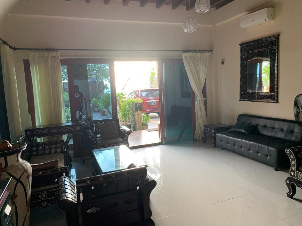 Villa Kenanga In Meninting By The Beach Mataram Exterior photo