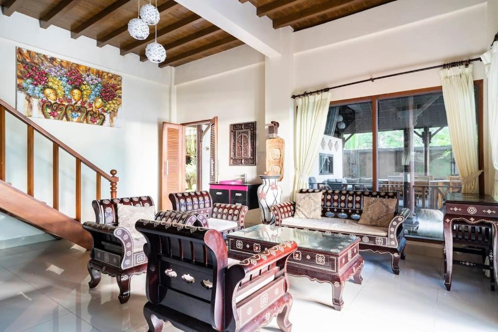 Villa Kenanga In Meninting By The Beach Mataram Exterior photo