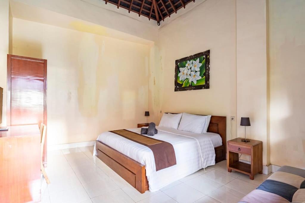 Villa Kenanga In Meninting By The Beach Mataram Exterior photo