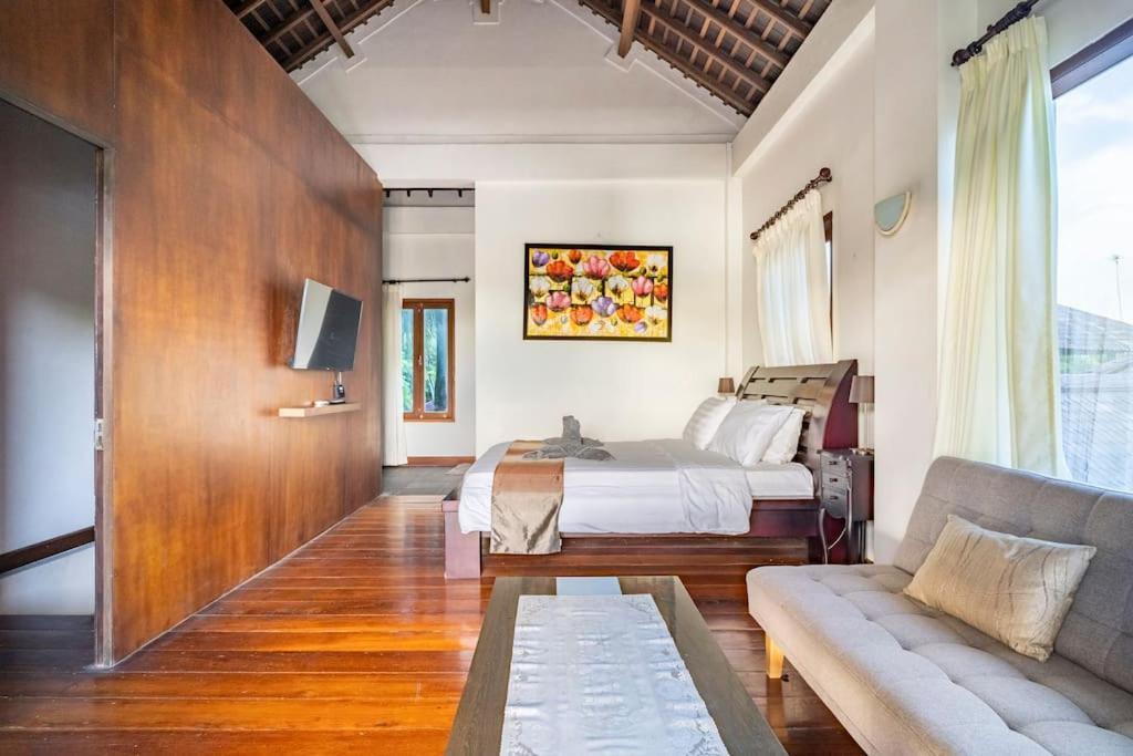 Villa Kenanga In Meninting By The Beach Mataram Exterior photo
